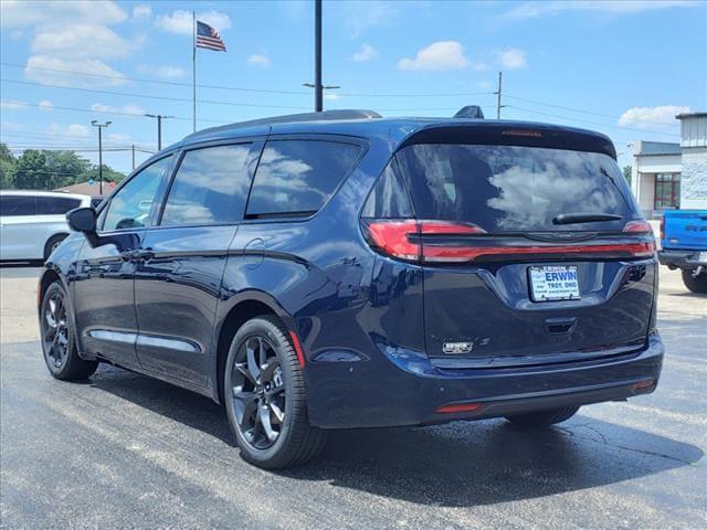 new 2024 Chrysler Pacifica car, priced at $45,566