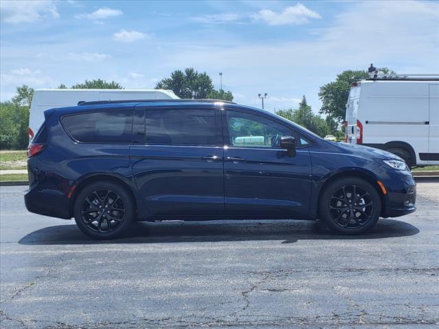 new 2024 Chrysler Pacifica car, priced at $45,566