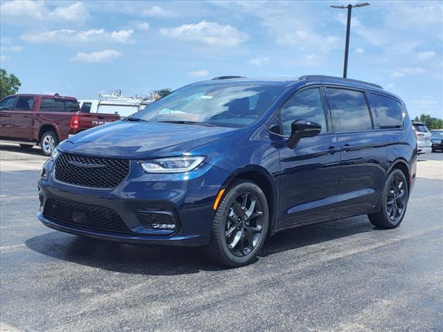 new 2024 Chrysler Pacifica car, priced at $45,566