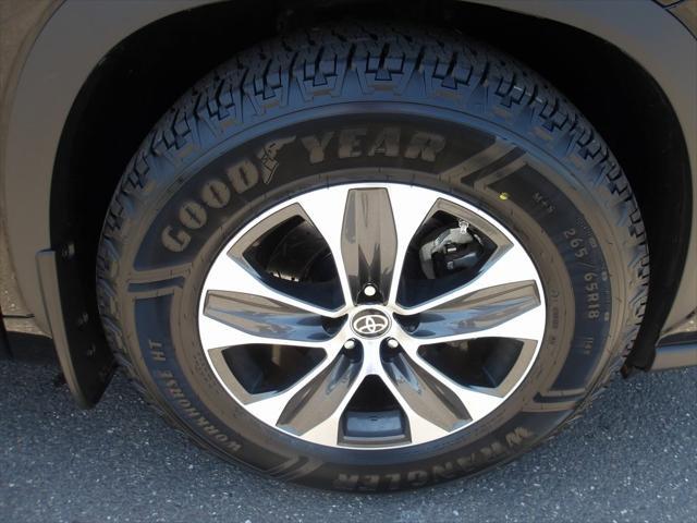 used 2023 Toyota Highlander car, priced at $39,499