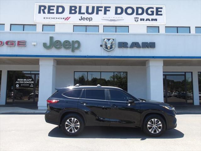 used 2023 Toyota Highlander car, priced at $39,499