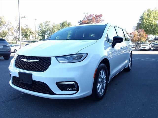 new 2025 Chrysler Pacifica car, priced at $43,296