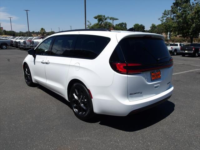 new 2024 Chrysler Pacifica car, priced at $50,547