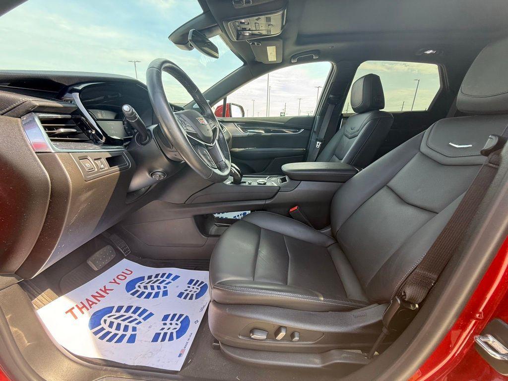 used 2024 Cadillac XT5 car, priced at $44,017