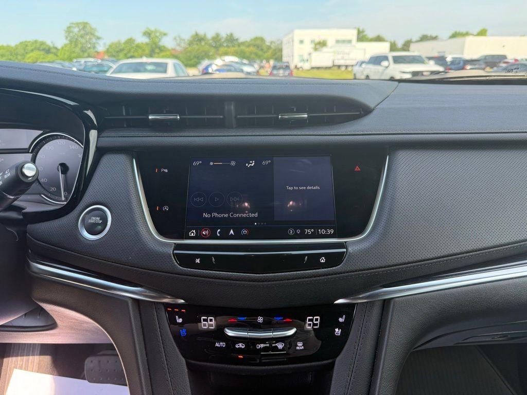 used 2024 Cadillac XT5 car, priced at $44,017