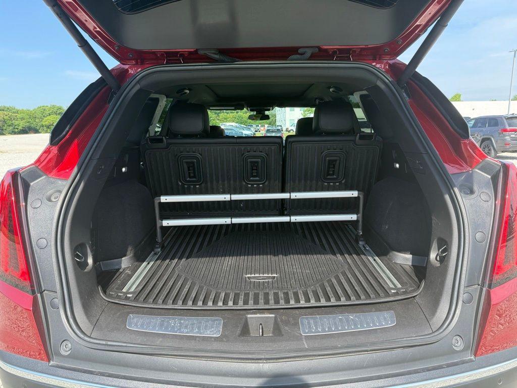 used 2024 Cadillac XT5 car, priced at $44,017
