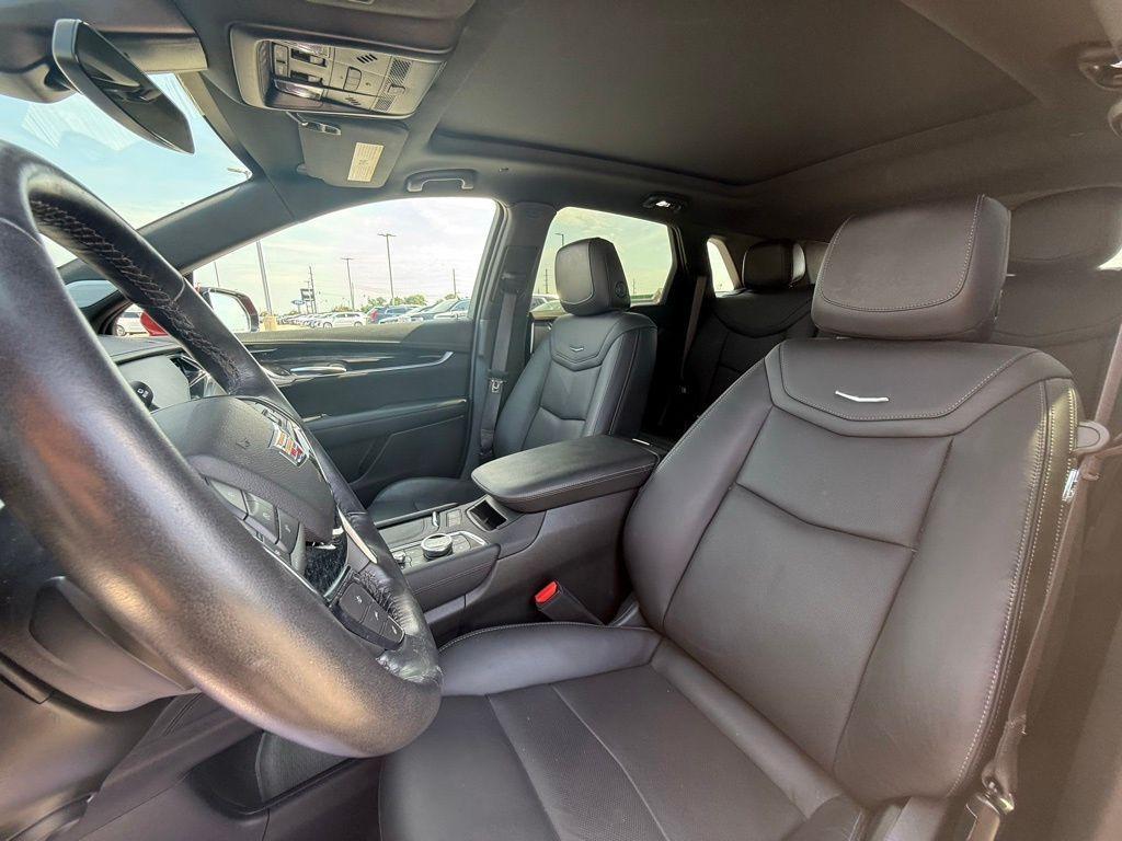 used 2024 Cadillac XT5 car, priced at $44,017