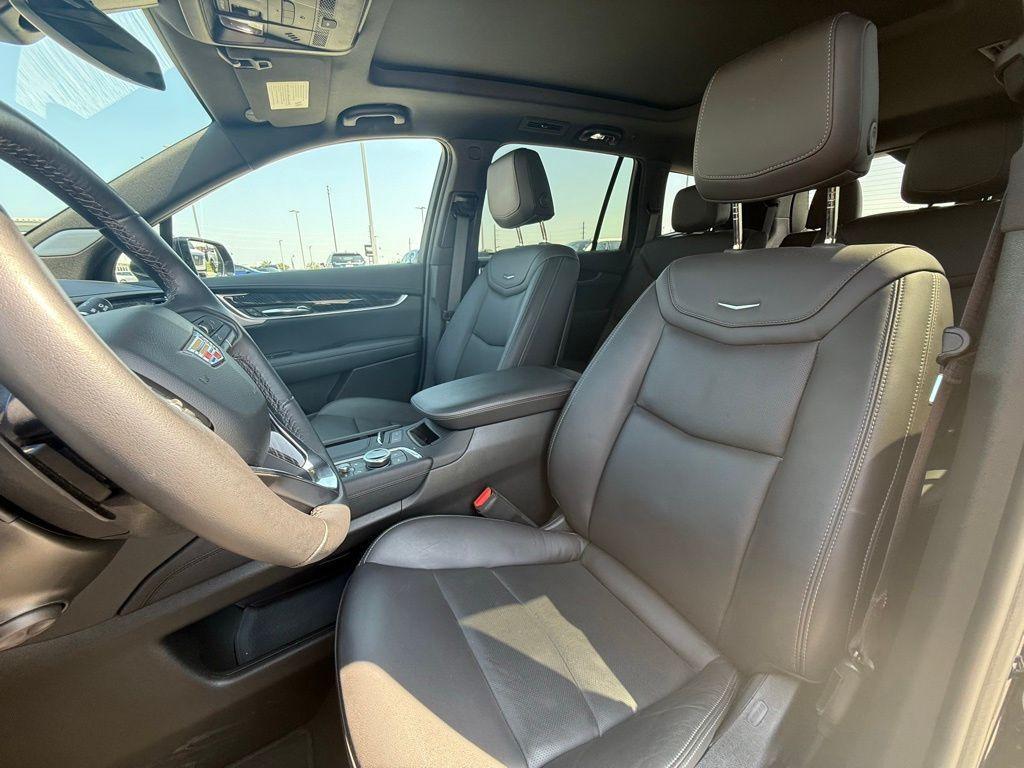 used 2025 Cadillac XT6 car, priced at $52,900