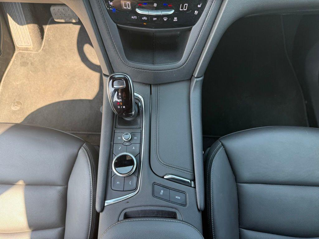 used 2025 Cadillac XT6 car, priced at $52,900