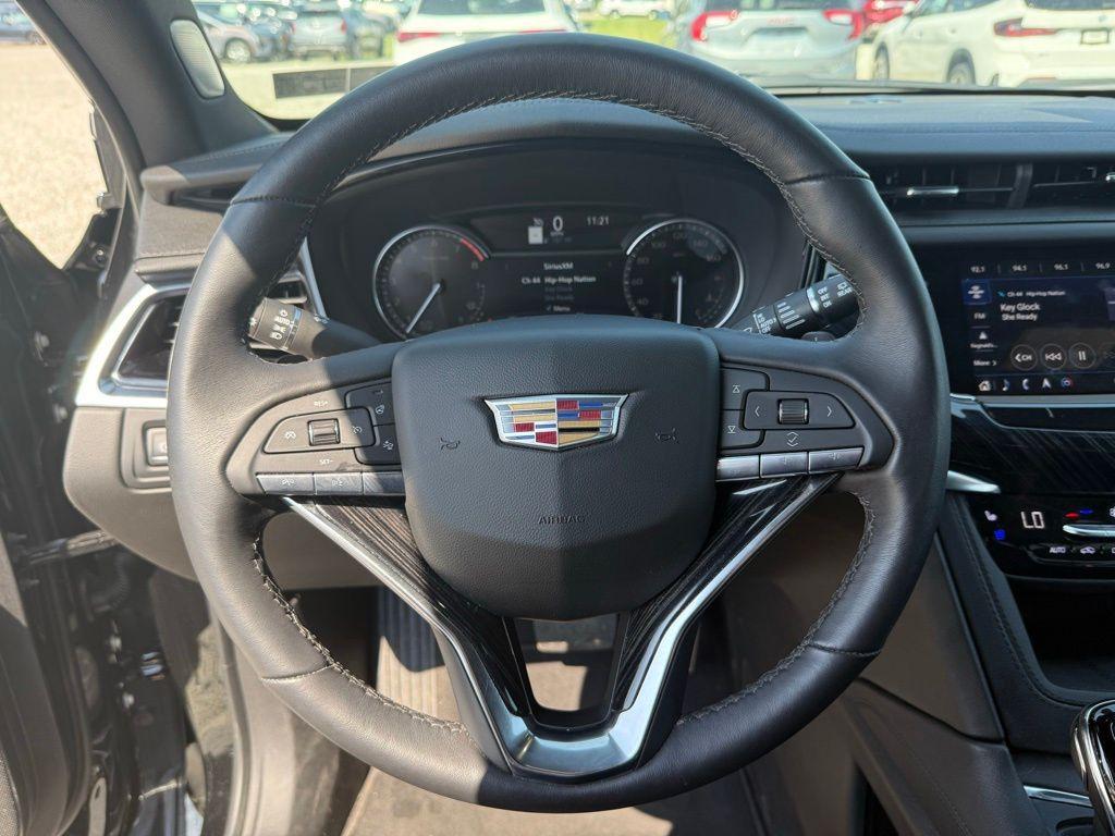 used 2025 Cadillac XT6 car, priced at $52,900