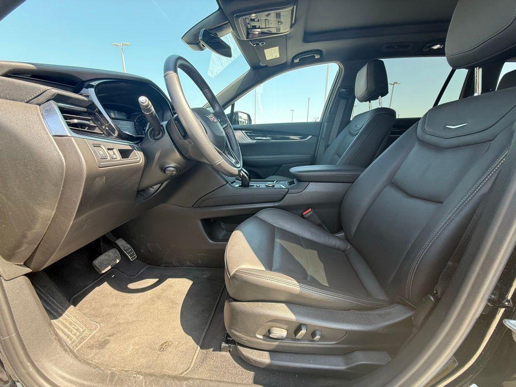 used 2025 Cadillac XT6 car, priced at $52,900