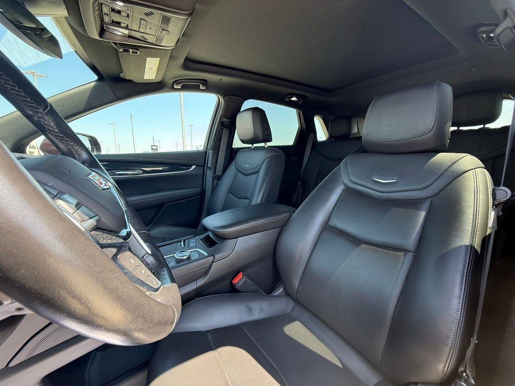 used 2022 Cadillac XT5 car, priced at $36,800