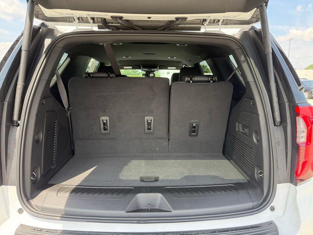 used 2025 GMC Yukon car, priced at $70,640