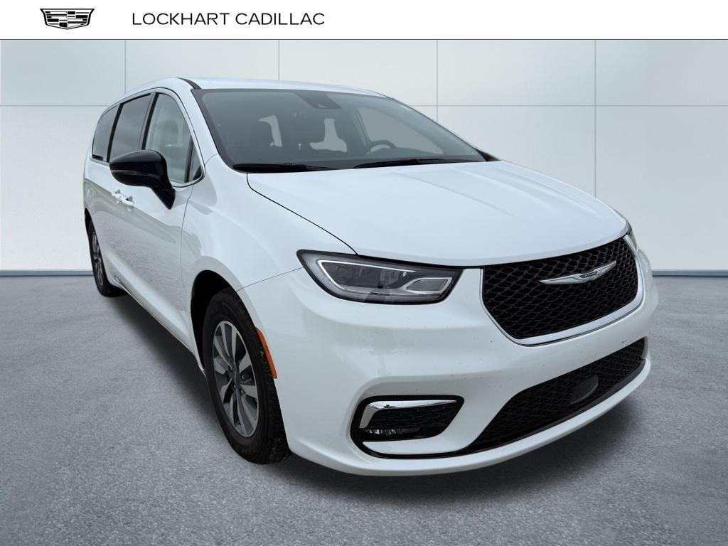 used 2024 Chrysler Pacifica Hybrid car, priced at $35,900