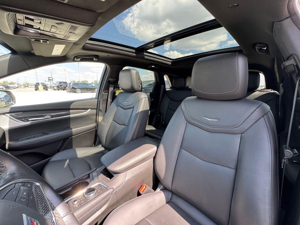 used 2023 Cadillac XT5 car, priced at $35,850