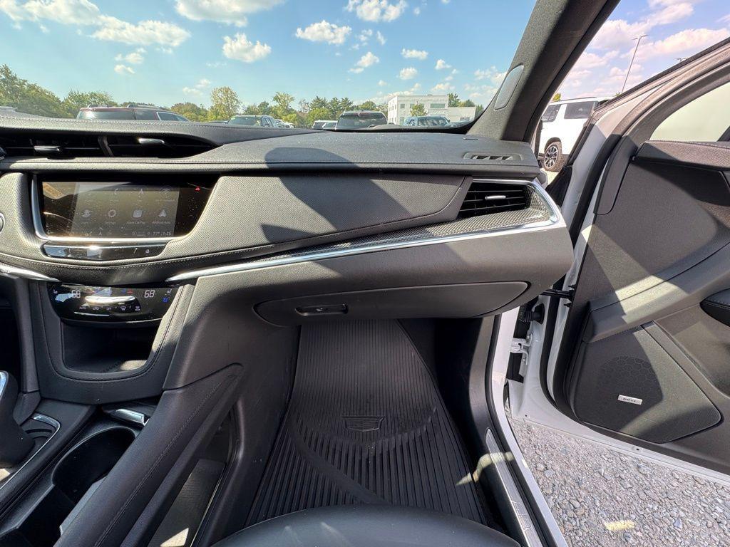 used 2023 Cadillac XT5 car, priced at $35,850
