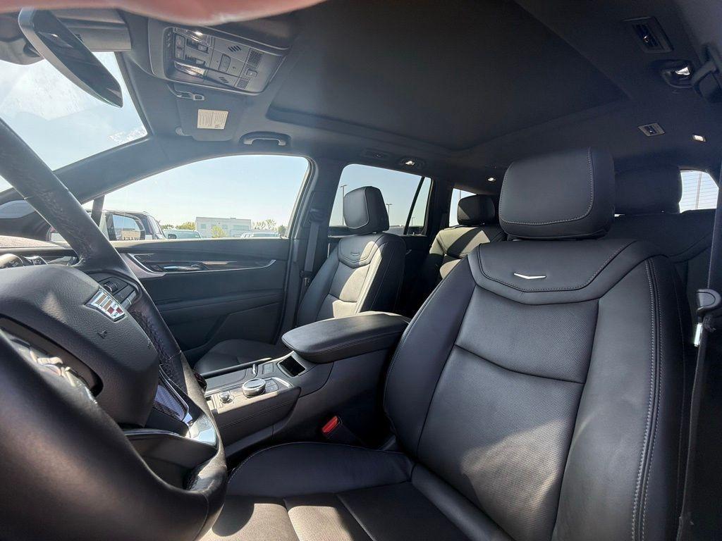 used 2024 Cadillac XT6 car, priced at $53,100
