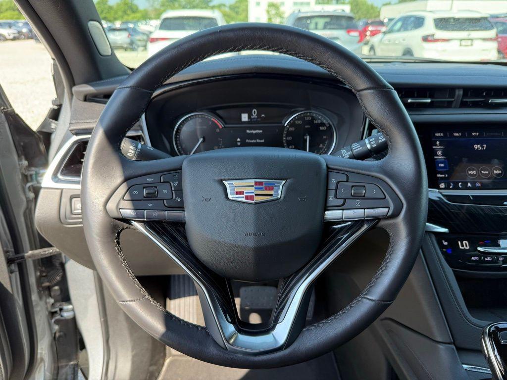 used 2025 Cadillac XT6 car, priced at $52,900