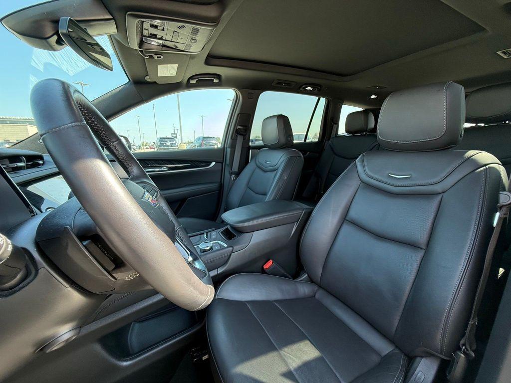 used 2025 Cadillac XT6 car, priced at $52,900