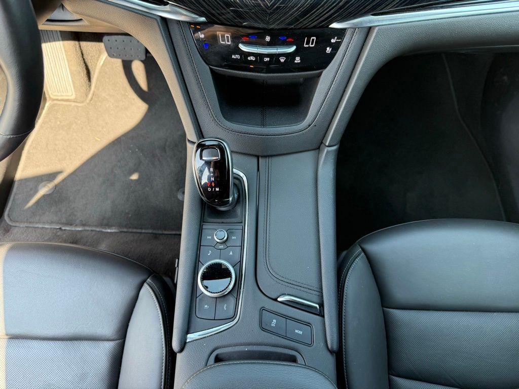 used 2025 Cadillac XT6 car, priced at $52,900