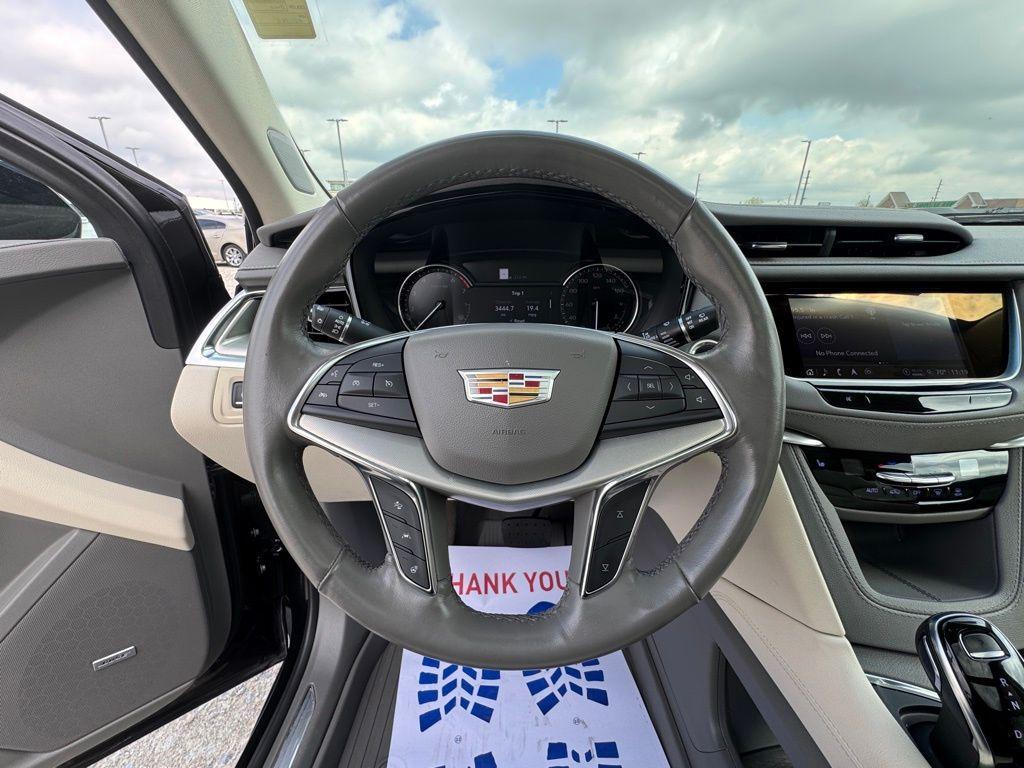 used 2022 Cadillac XT5 car, priced at $35,680