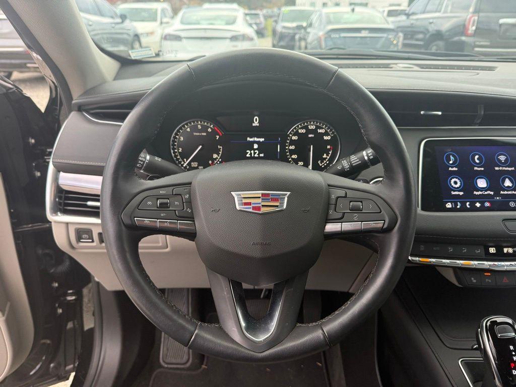 used 2023 Cadillac XT4 car, priced at $28,999