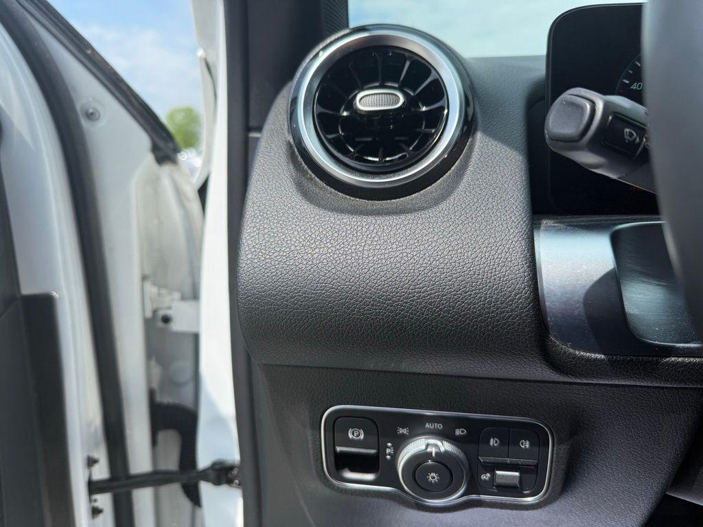 used 2023 Mercedes-Benz GLB 250 car, priced at $33,580