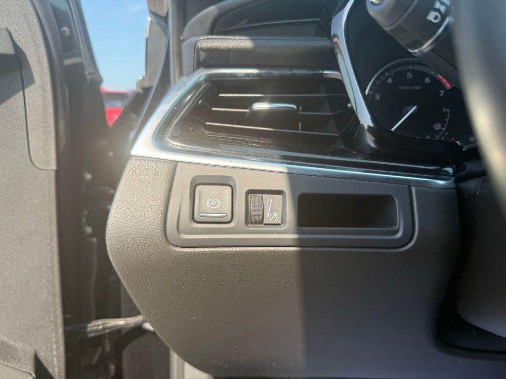 used 2023 Cadillac XT6 car, priced at $33,900