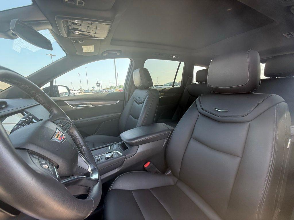 used 2023 Cadillac XT6 car, priced at $33,900