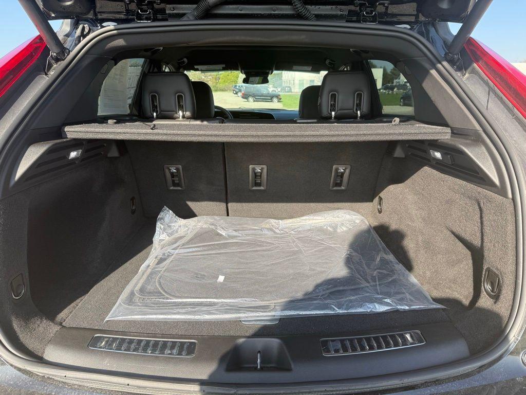 used 2024 Cadillac XT4 car, priced at $39,500
