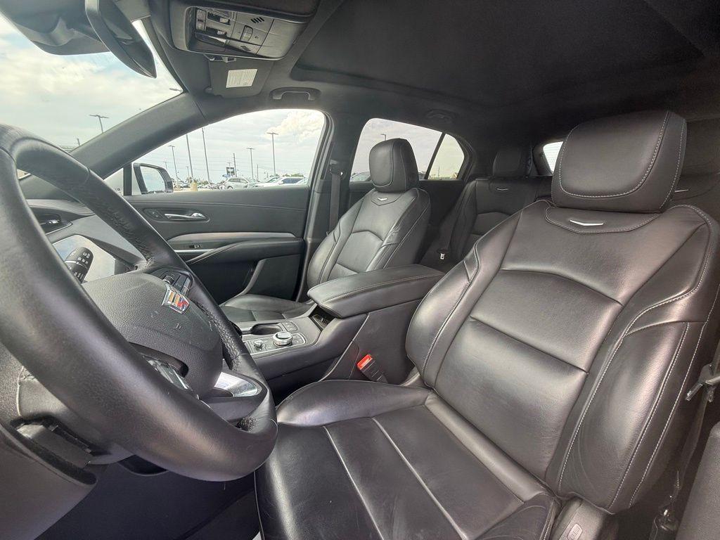 used 2022 Cadillac XT4 car, priced at $27,900