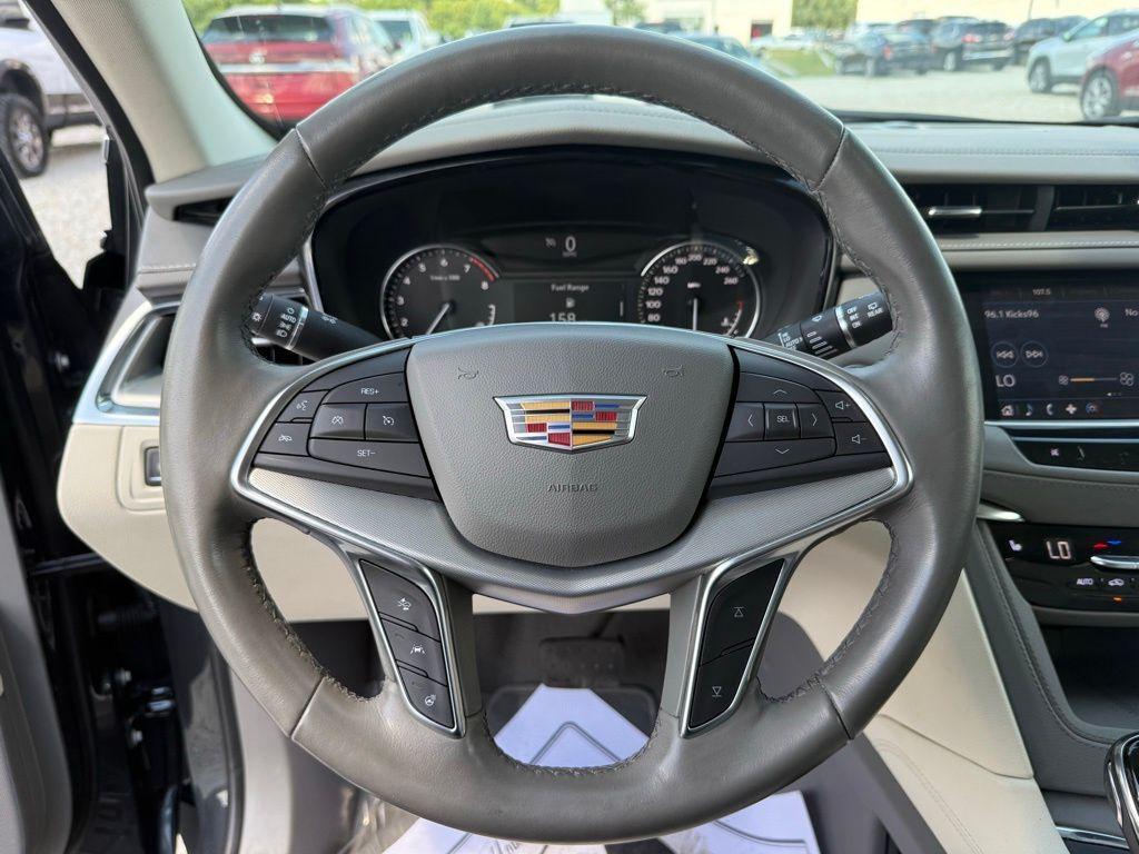 used 2021 Cadillac XT5 car, priced at $33,600