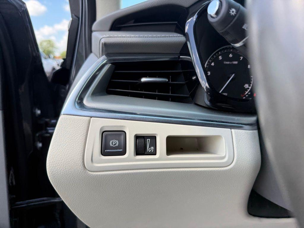 used 2021 Cadillac XT5 car, priced at $33,600