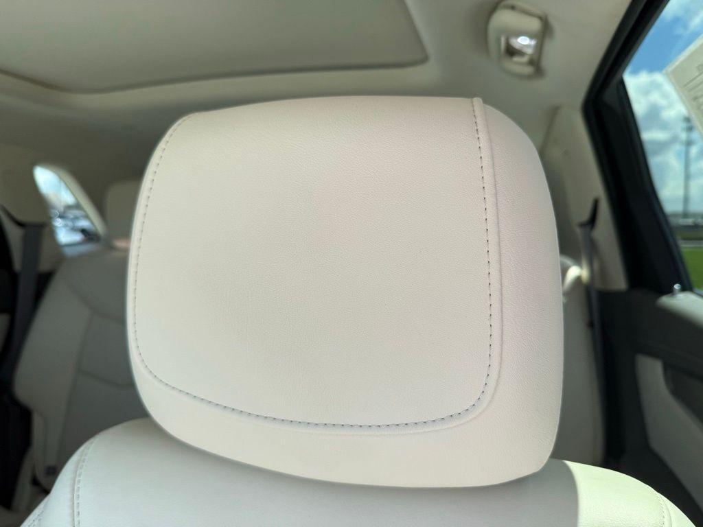 used 2021 Cadillac XT5 car, priced at $33,600
