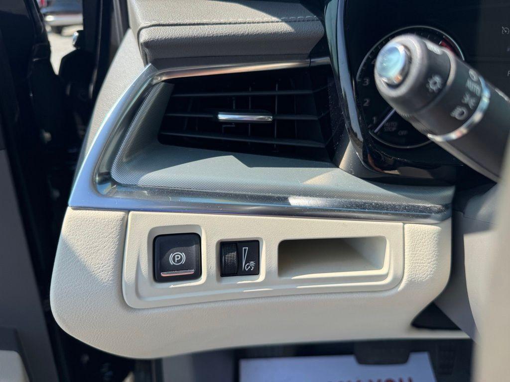 used 2021 Cadillac XT5 car, priced at $28,985