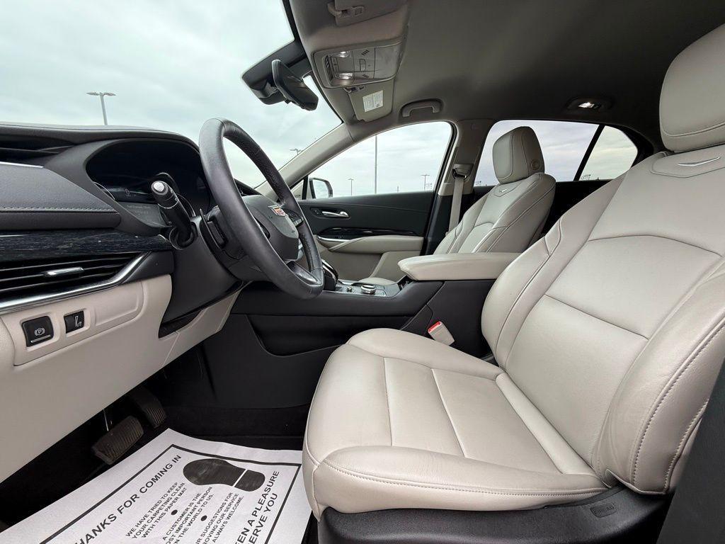 used 2022 Cadillac XT4 car, priced at $29,900