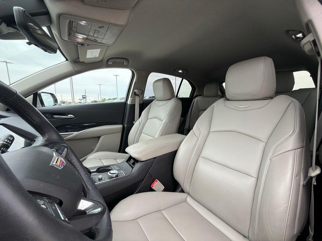 used 2022 Cadillac XT4 car, priced at $29,900