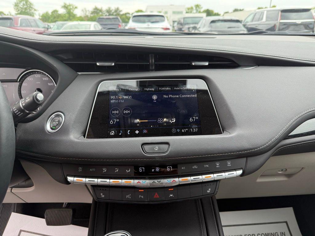 used 2022 Cadillac XT4 car, priced at $29,900