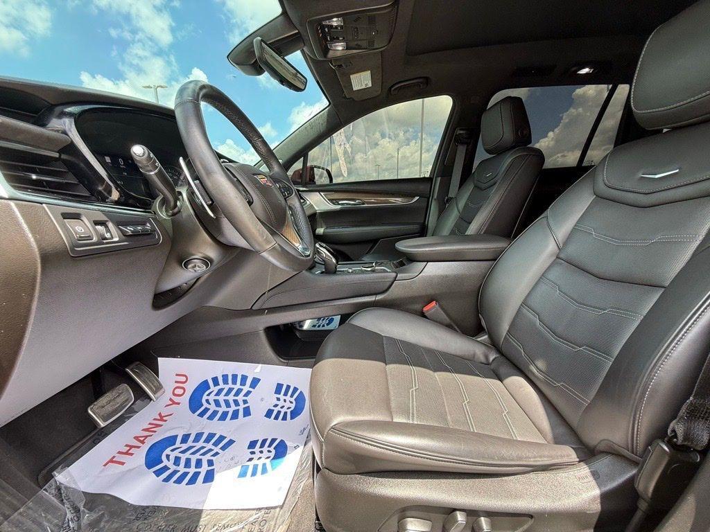 used 2024 Cadillac XT6 car, priced at $54,100