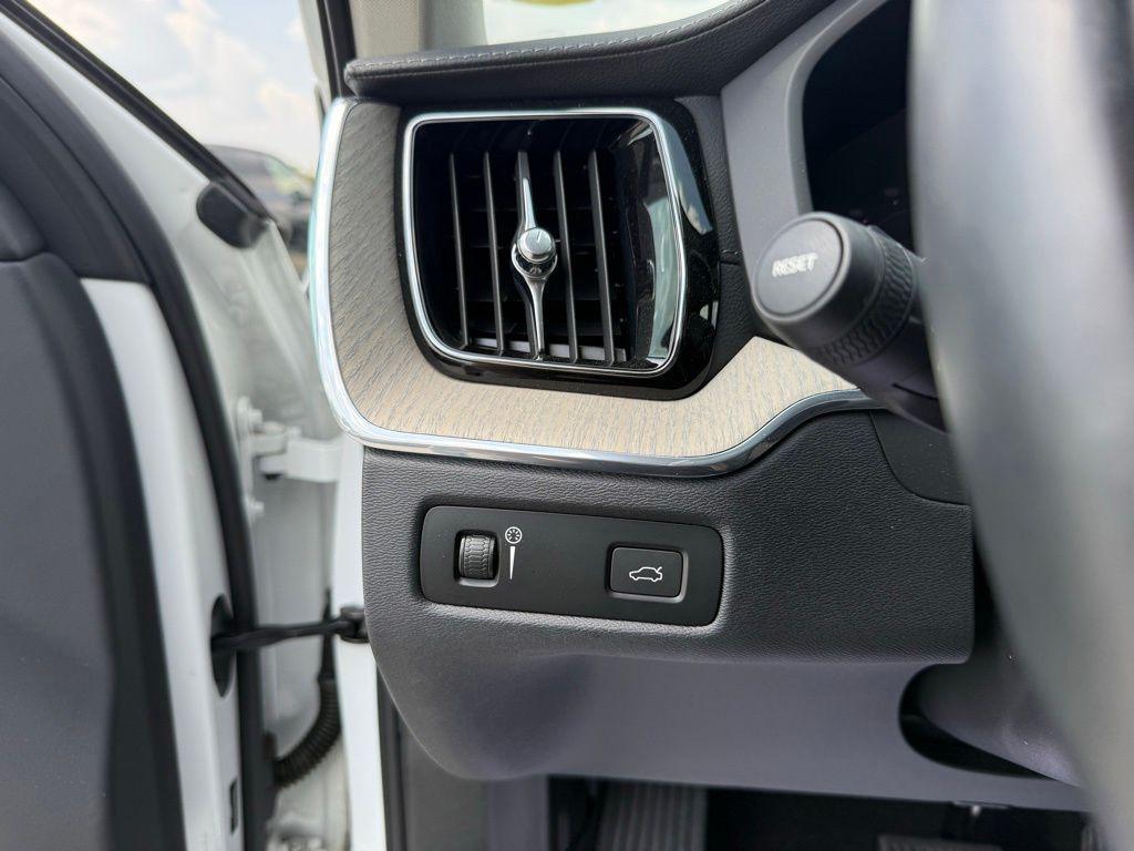 used 2022 Volvo XC60 car, priced at $37,950