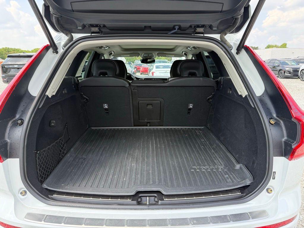 used 2022 Volvo XC60 car, priced at $37,950