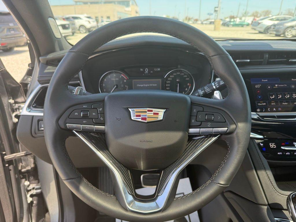 used 2024 Cadillac XT6 car, priced at $55,500