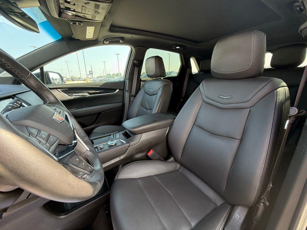 used 2024 Cadillac XT5 car, priced at $38,150