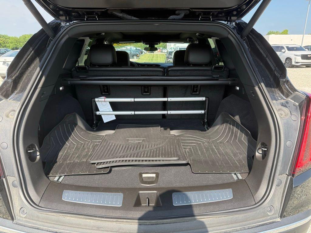 used 2024 Cadillac XT5 car, priced at $38,150