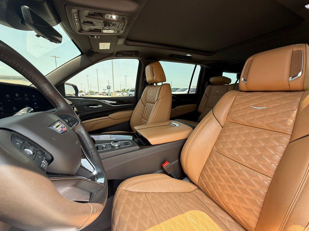 used 2021 Cadillac Escalade ESV car, priced at $70,018