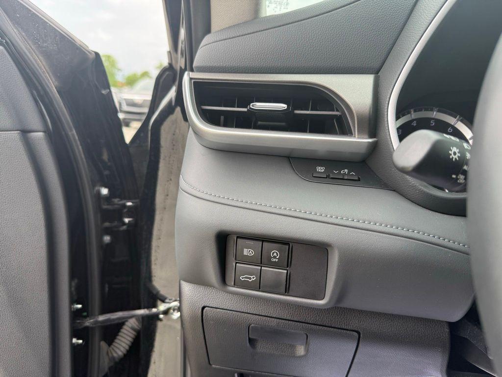 used 2024 Toyota Highlander car, priced at $43,500