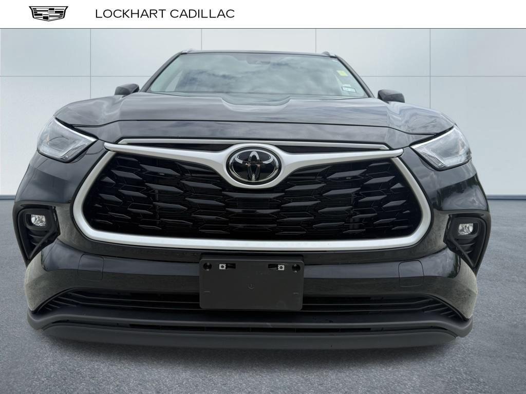 used 2024 Toyota Highlander car, priced at $43,500