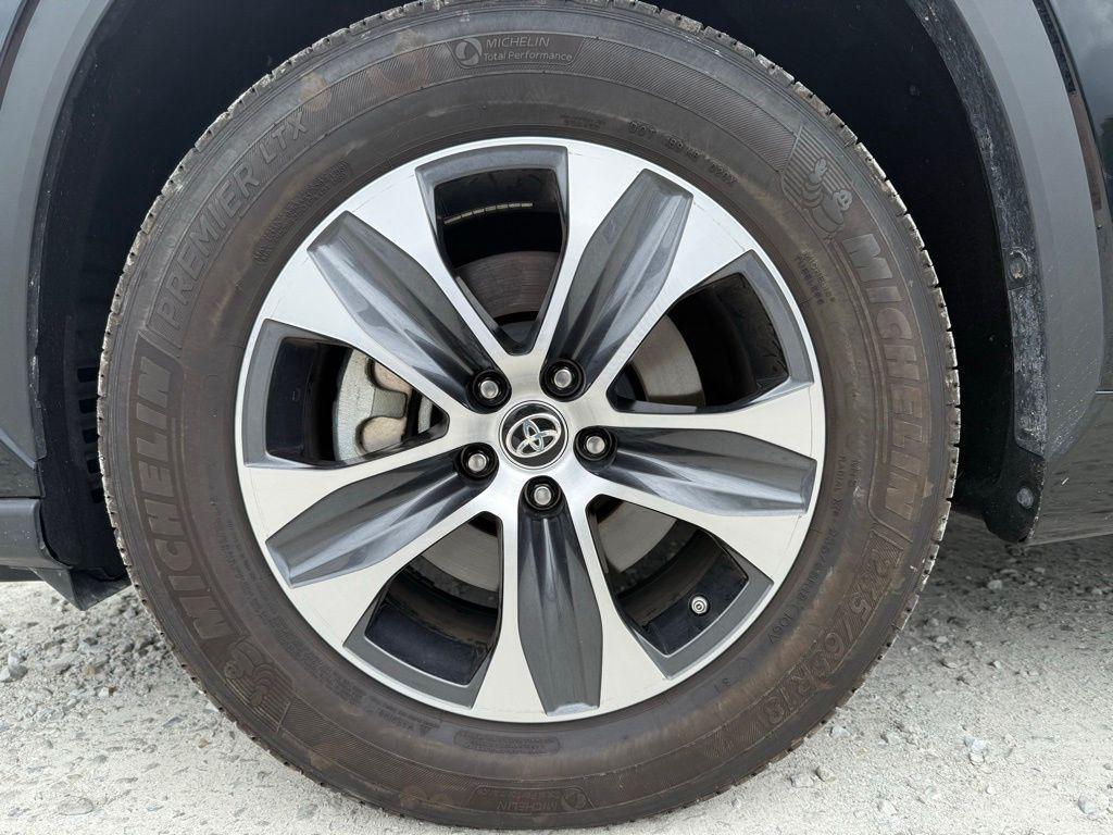 used 2024 Toyota Highlander car, priced at $43,500