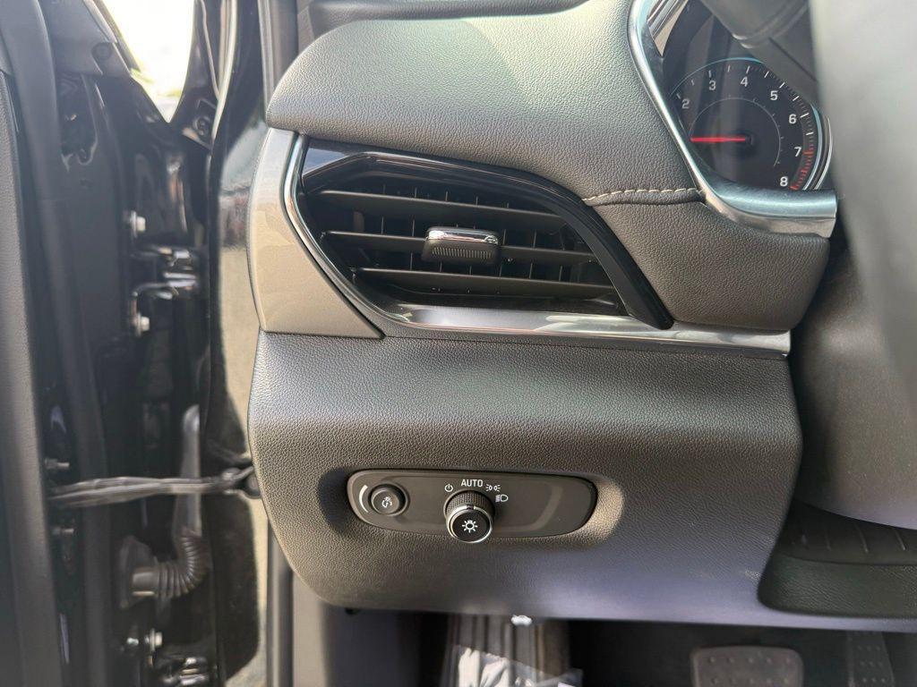 used 2023 Chevrolet Traverse car, priced at $31,740