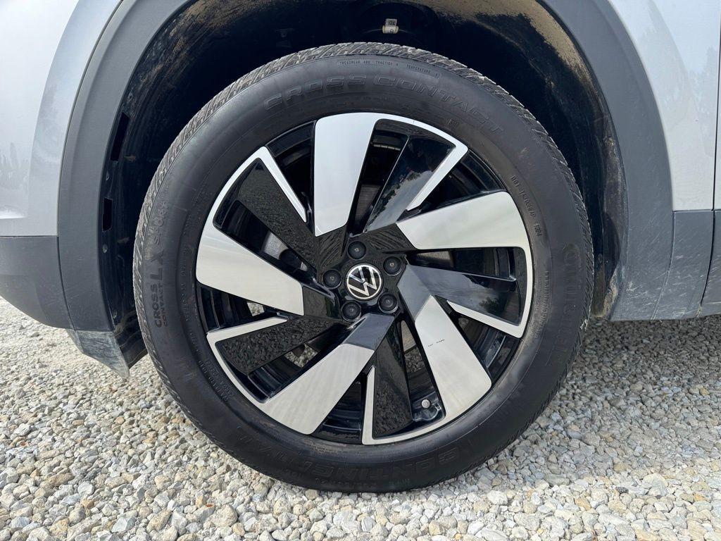 used 2024 Volkswagen Atlas Cross Sport car, priced at $33,800